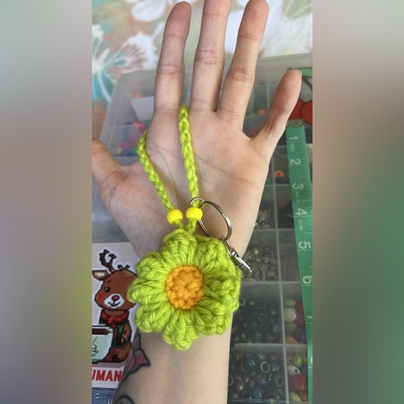 Flower Puff Keychain 🌸 - Picture 4 of 5
